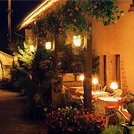 Sarrasine Hotel