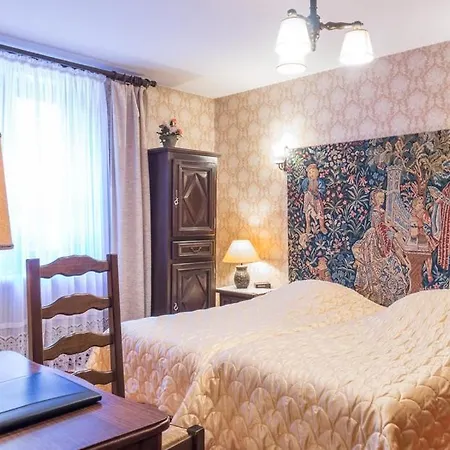 Sarrasine Hotel